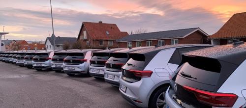 Endnu 33 nye elbiler kører nu ud i Danmarks grønne kommune