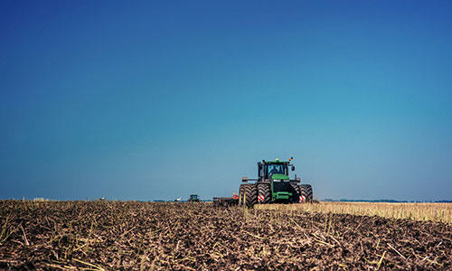 Fremtidens traktor kører selv